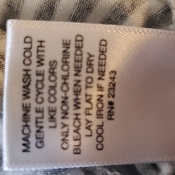 New York & Company Gray/White Striped Top size Large - Picture 5 of 5